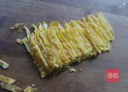 Illustration of how to make fried puff pastry spring rolls 2