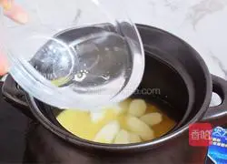 Illustration of how to make millet red medicine porridge 5