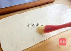 Illustration of how to make sweet bean noodle flower rolls 8