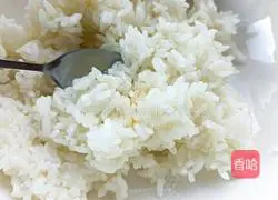 Illustration of how to make seaweed rice balls 7