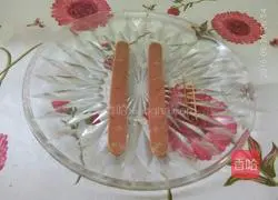 Illustration of how to make tomato, egg and ham hamburgers 2