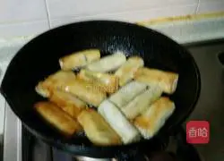 Illustration of how to make three silk spring rolls 6