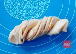 Illustration of making salt and pepper rolls 14