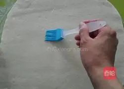 Illustration of how to make rolled flower rolls 3