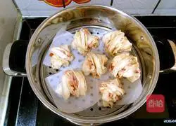 Illustration of how to make sausage rolls 15