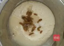 Illustration of how to make raisin cake 1