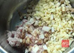 Simple Home-cooked meals - Illustration of how to make baked eggplant with garlic, minced meat and cheese 4