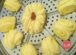 Illustration of how to make pumpkin rolls 7