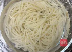 Illustration of how to make fried rice noodles 4