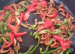 Illustration of how to make shredded pork pancakes 8