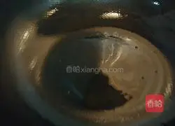 Illustration of how to make homemade spring roll wrappers 4