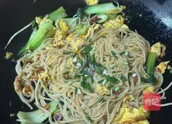 Illustration of how to make fried rice noodles 9