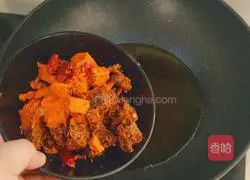 Illustration of how to make fried dried tofu (the kind of dried tofu in spicy rice noodles) 3