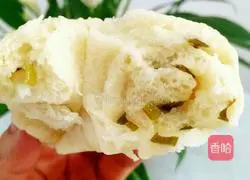 Illustration of how to make fresh green onion rolls 18