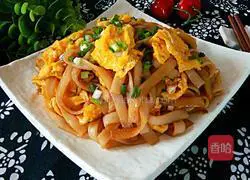 Illustration of how to make fried rice noodles with eggs 5