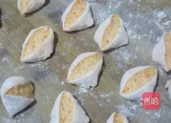 Illustration of how to make carrot rolls 5