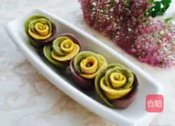 Illustration of how to make colorful rose rolls 16