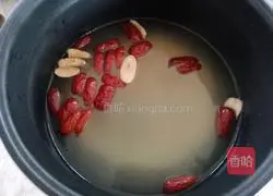 Illustration of how to make red dates, longan and millet porridge 7