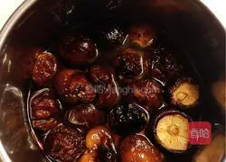 Mushroom and Slider Chicken Claypot Rice Illustration of how to do it 2