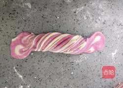 Illustration of how to make dragon fruit flower rolls 12