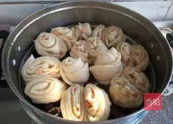 Illustration of making sausage rolls 13