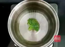 Illustration of how to make broccoli chicken liver porridge (baby food supplement) 8