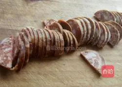 Illustration of how to make potato and sausage braised rice 2