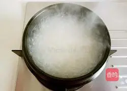 Illustration of how to make sausage clay pot rice 6