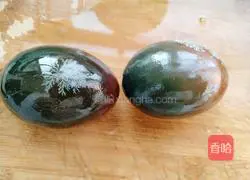 Dried shrimp preserved eggs Illustration of how to make casserole porridge 4