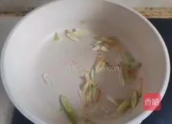 Illustration of how to make rice noodles with mushrooms and chicken 6