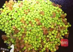 Illustration of how to make braised peas and rice 4