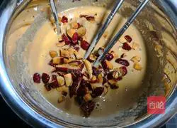 Illustration of how to make red date hair cake 6