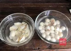 Illustration of how to make lotus seed lily millet porridge 1