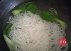 Illustration of how to make beef brisket rice noodles 15