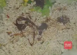 Spicy Illustration of braised noodles 5