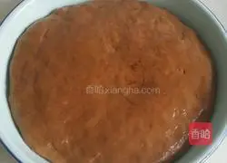 Illustration of how to make brown sugar and jujube hair cake 2