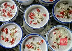 Illustration of how to make wolfberry and raisin cake 3