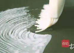 The Beginning of Spring·Spring Rolls||The east wind thaws, the stinging insects begin to vibrate; the fish carries the ice and rolls up skillfully to welcome the spring.4