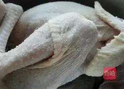 Illustration of how to cook chicken in rice cooker 3