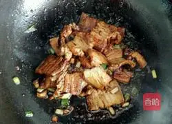 Illustration of how to make braised pork belly rice 5