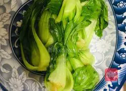 Illustration of how to make sausage and bacon claypot rice 5