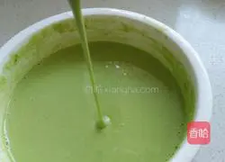 Illustration of how to make spinach juice burrito 2