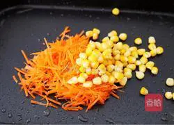 Illustration of how to make luncheon meat rice balls 6