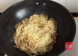 Illustration of how to make braised beans and noodles 7