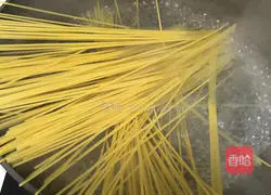 Italian tomato pasta Illustration of how to do it 3