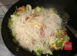 Illustration of how to make fried rice noodles 5