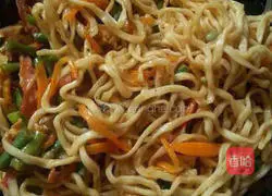 Illustration of making braised beans and noodles 7