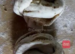 Illustration of how to make peanut and salt and pepper rolls 12