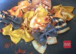 Illustration of how to make Italian butterfly noodles 7