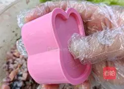 Illustration of how to make rice balls 15